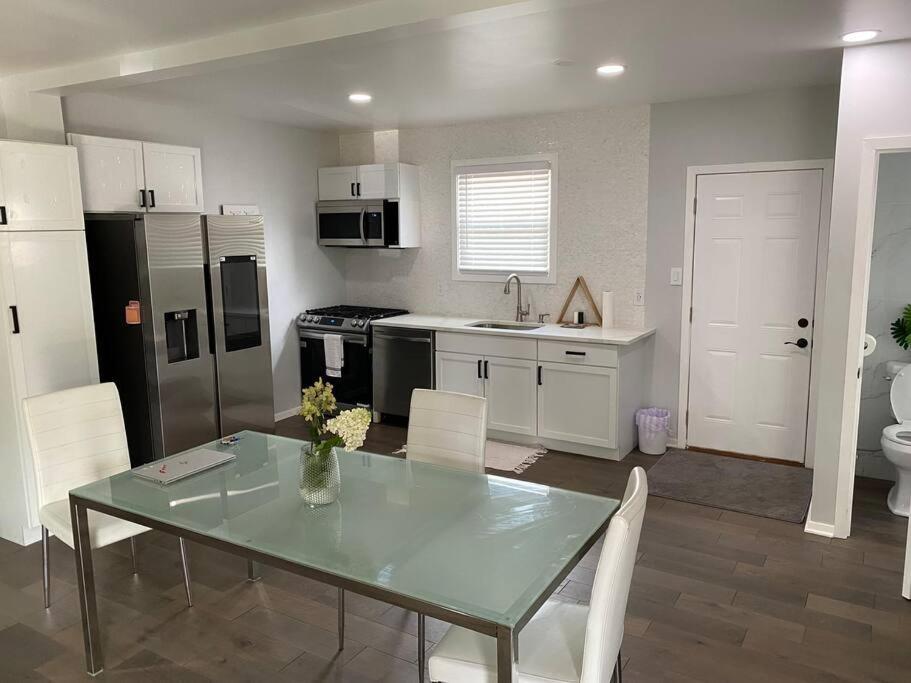 キャルメット・シティ Modern 3Bed 2Bath Ranch With Diy Art Porch 3Tvs And Huge Front Yard To Enjoy!ヴィラ エクステリア 写真